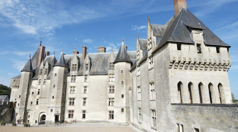 Замок Ланжэ во Франции
